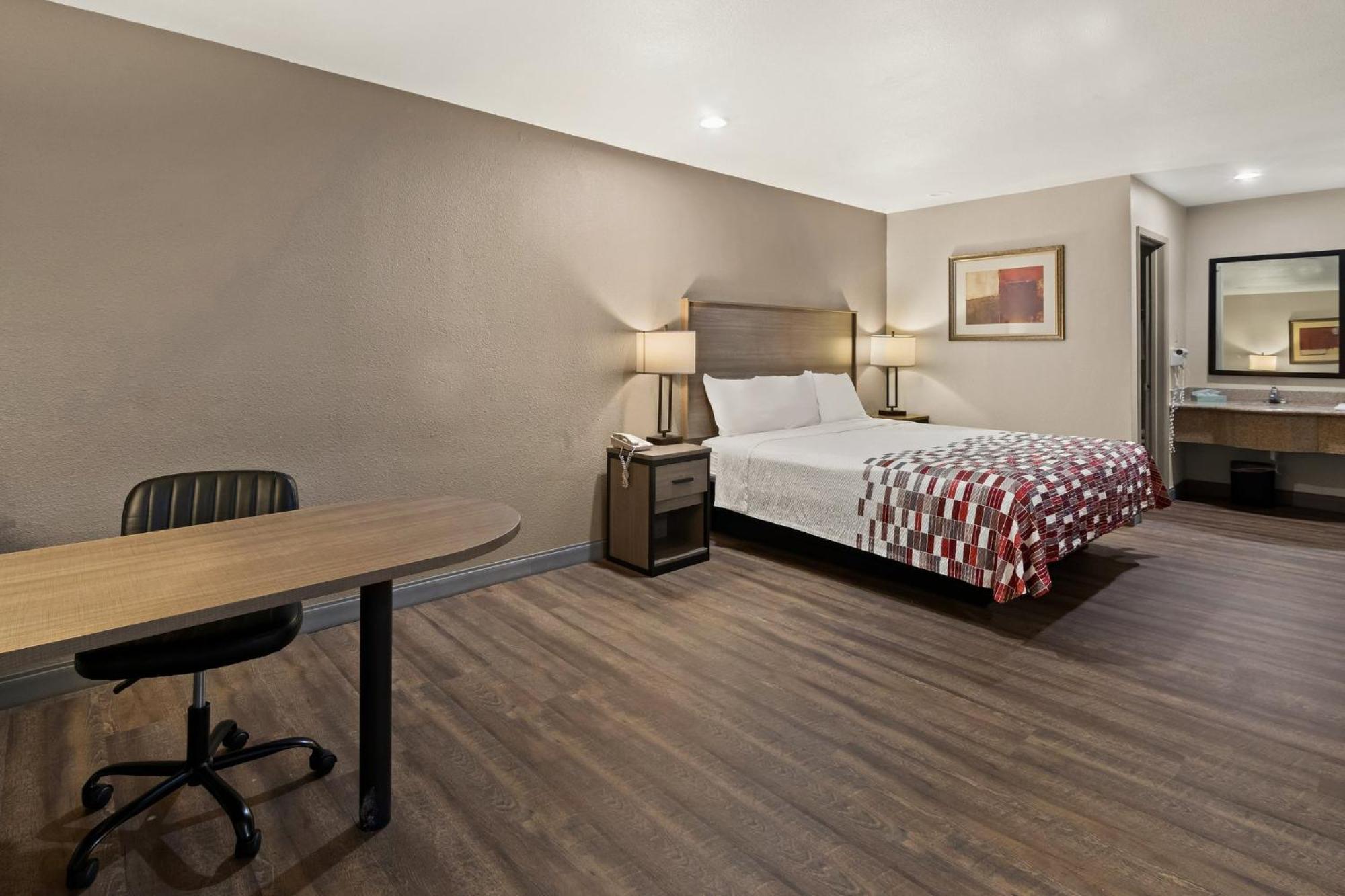 Red Roof Inn & Suites Irving - Dfw Airport South Eksteriør bilde