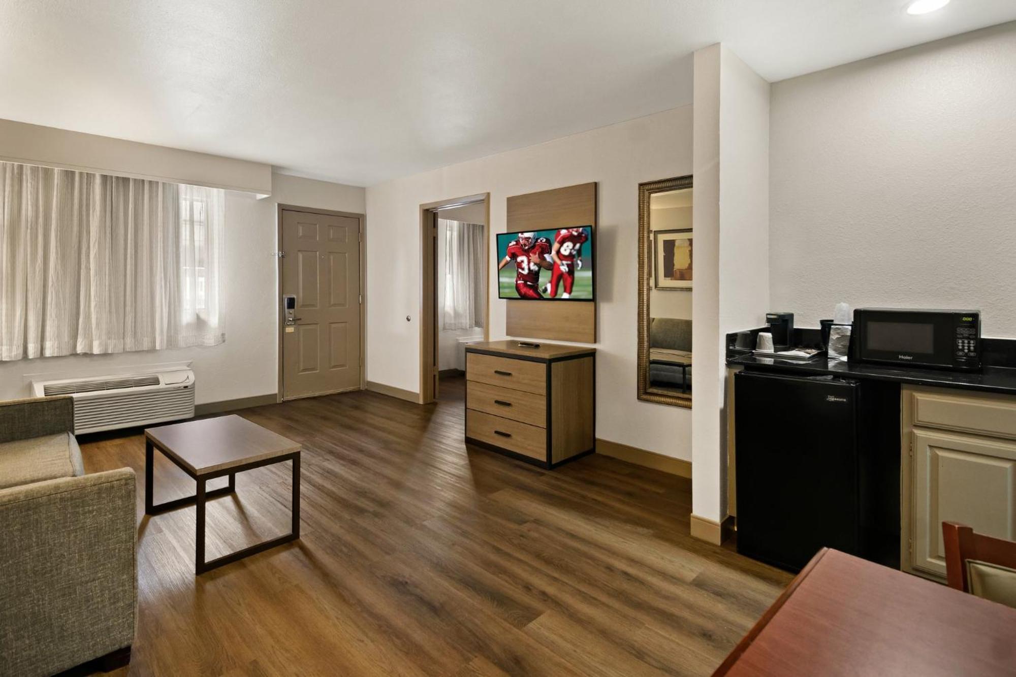 Red Roof Inn & Suites Irving - Dfw Airport South Eksteriør bilde