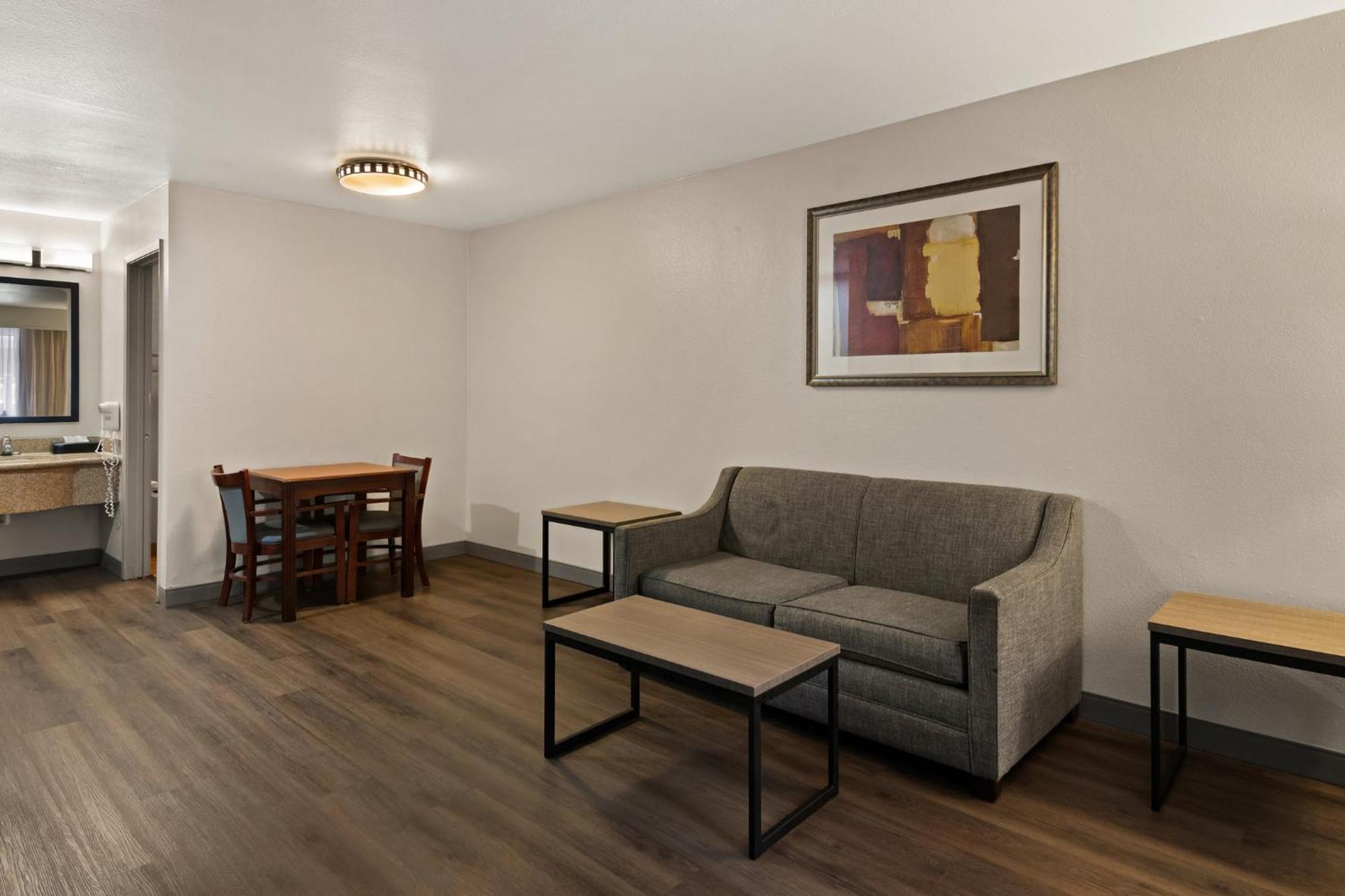 Red Roof Inn & Suites Irving - Dfw Airport South Eksteriør bilde