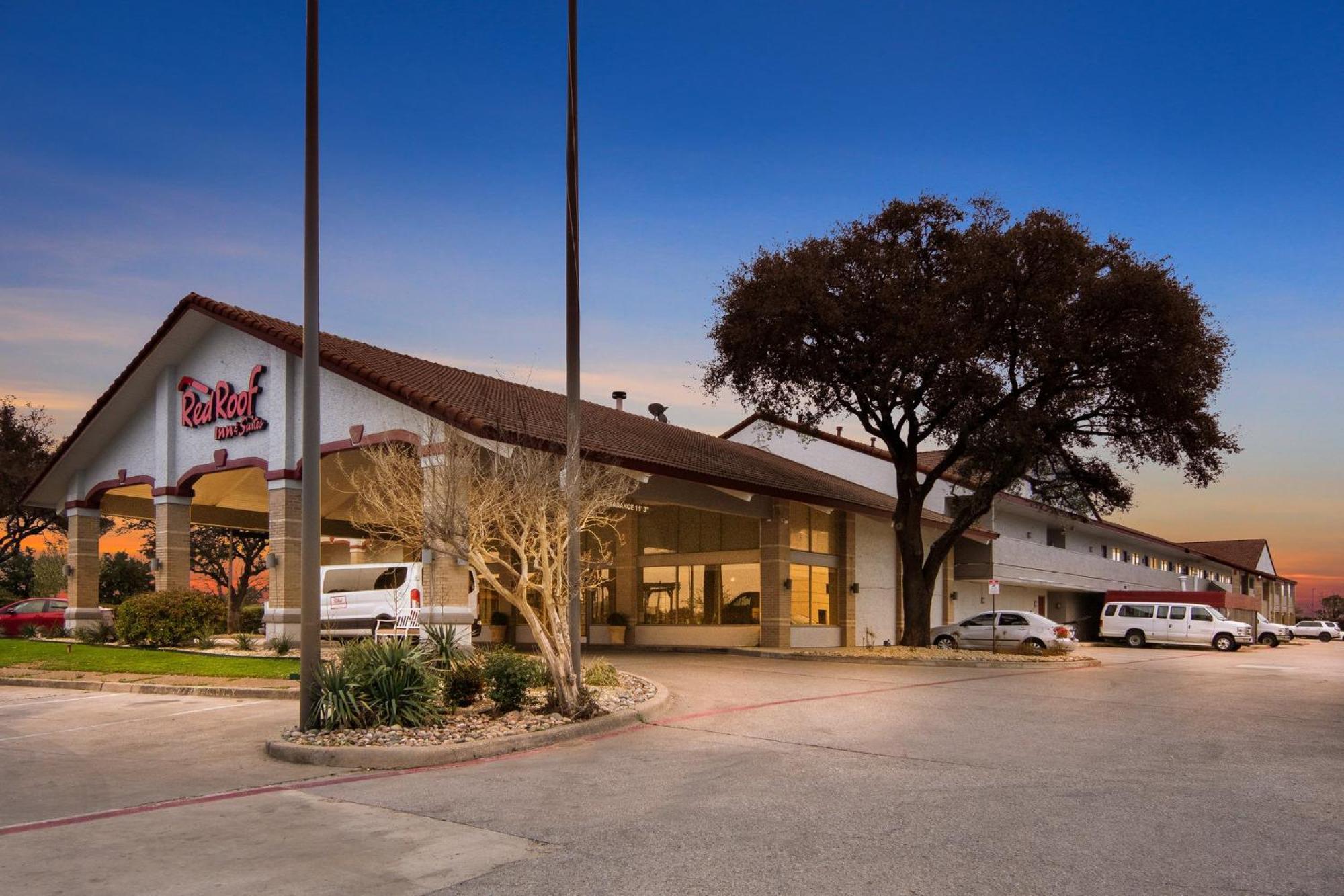 Red Roof Inn & Suites Irving - Dfw Airport South Eksteriør bilde