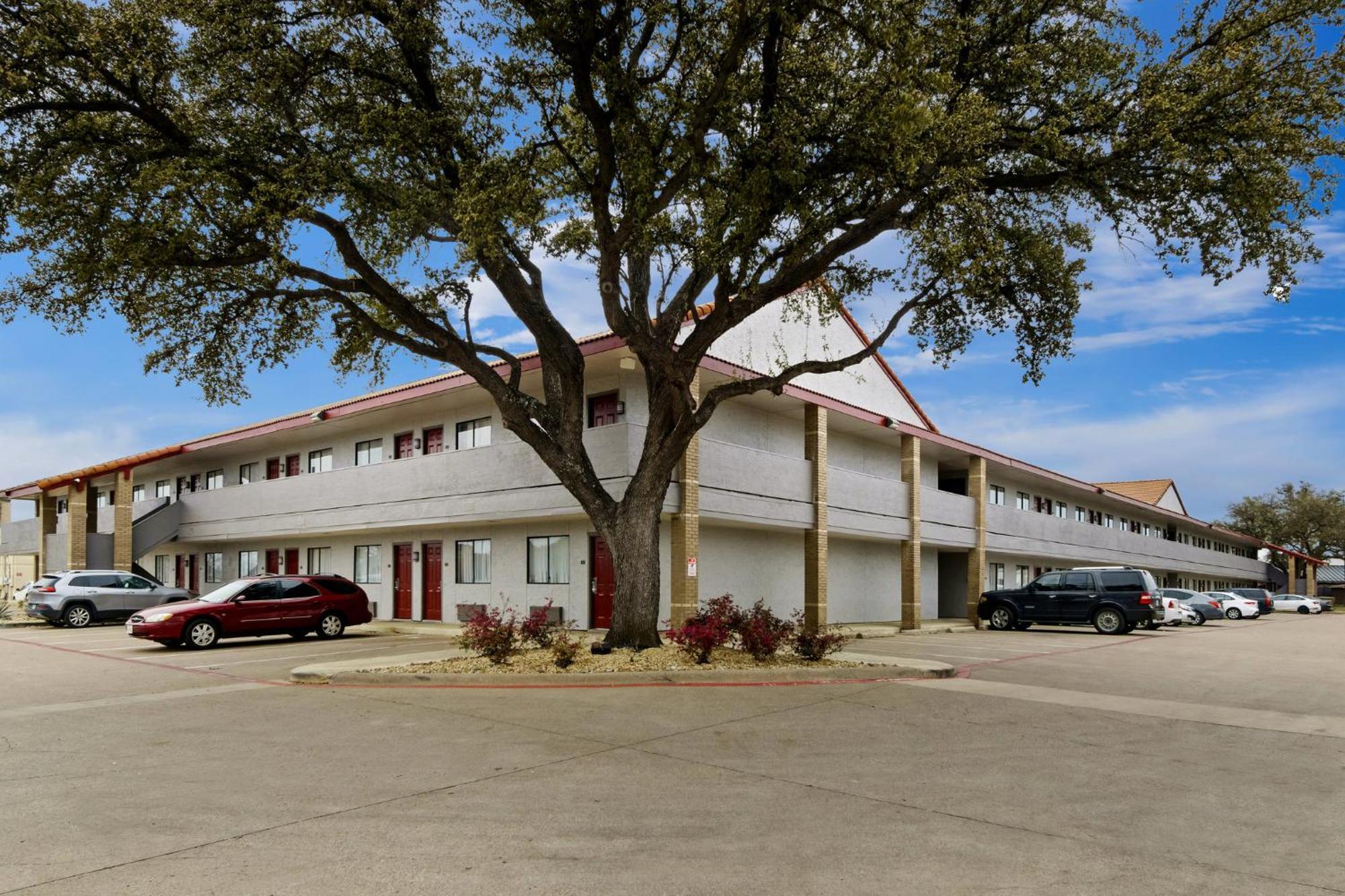 Red Roof Inn & Suites Irving - Dfw Airport South Eksteriør bilde